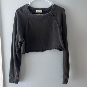 Universal Thread Goods Co grey cropped long sleeve. Size small.